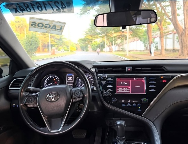 2018 TOYOTA CAMRY SE – FOREIGN USED | CLEAN EXECUTIVE SEDAN 