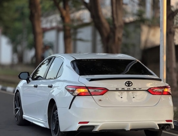 2018 TOYOTA CAMRY SE – FOREIGN USED | CLEAN EXECUTIVE SEDAN 