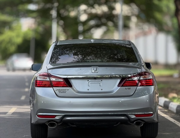 2017 HONDA ACCORD V6 – FOREIGN USED | POWERFUL & SPORT EXECUTIVE SEDAN