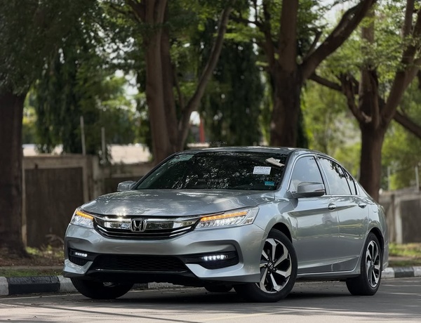 2017 HONDA ACCORD V6 – FOREIGN USED | POWERFUL & SPORT EXECUTIVE SEDAN