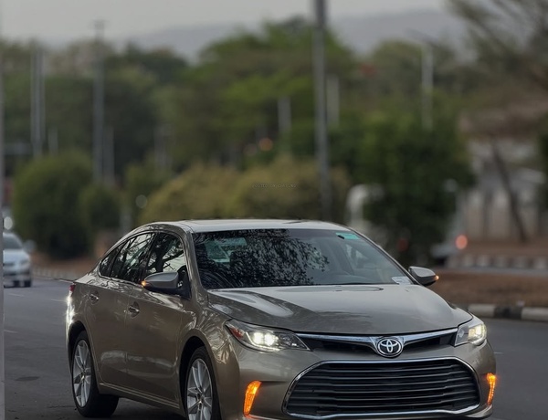 Foreign Used Toyota Avalon Limited 2015– Luxury & Reliability Combined
