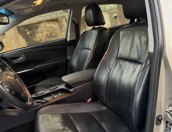 Foreign Used Toyota Avalon Limited 2015– Luxury & Reliability Combined