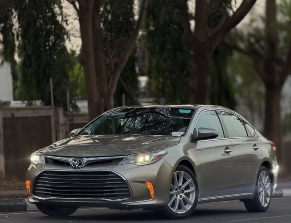Foreign Used Toyota Avalon Limited 2015– Luxury & Reliability Combined