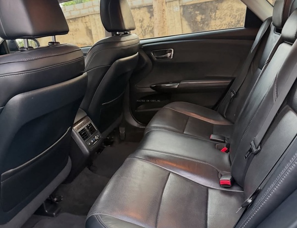 Foreign Used Toyota Avalon Limited 2015– Luxury & Reliability Combined