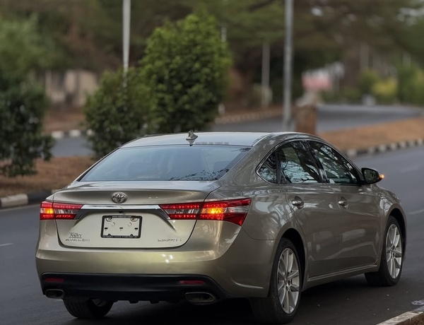 Foreign Used Toyota Avalon Limited 2015– Luxury & Reliability Combined