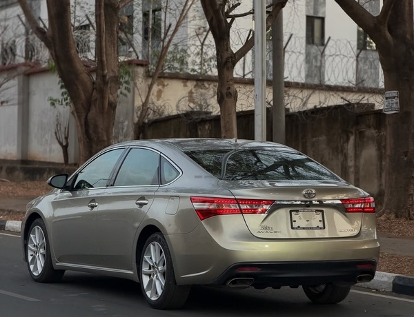 Foreign Used Toyota Avalon Limited 2015– Luxury & Reliability Combined
