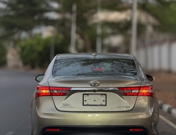 Foreign Used Toyota Avalon Limited 2015– Luxury & Reliability Combined