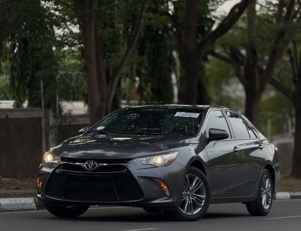 2015 TOYOTA CAMRY SE  FOREIGN USED, First Body Clean
