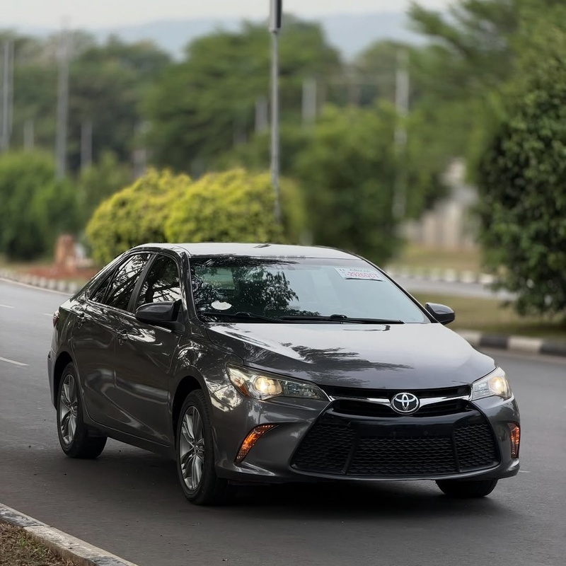 2015 TOYOTA CAMRY SE  FOREIGN USED, First Body Clean image