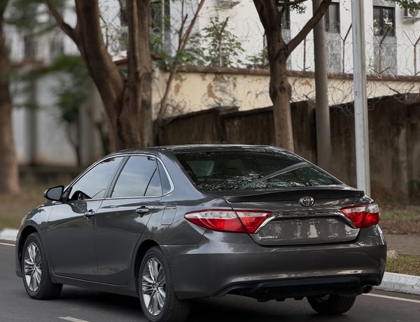 2015 TOYOTA CAMRY SE  FOREIGN USED, First Body Clean