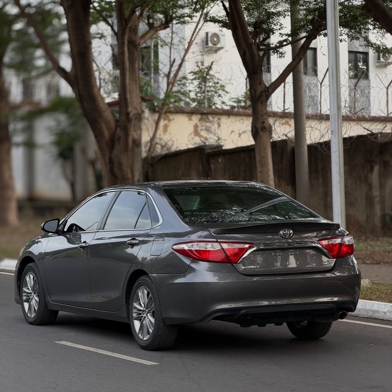 2015 TOYOTA CAMRY SE  FOREIGN USED, First Body Clean image