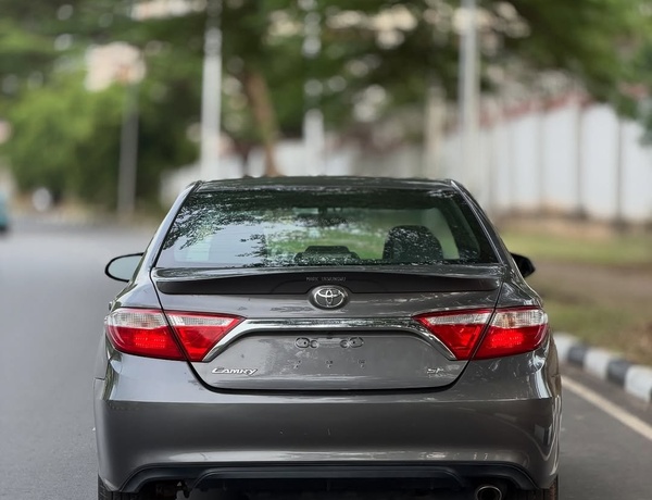 2015 TOYOTA CAMRY SE  FOREIGN USED, First Body Clean