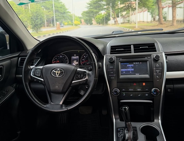 2015 TOYOTA CAMRY SE  FOREIGN USED, First Body Clean