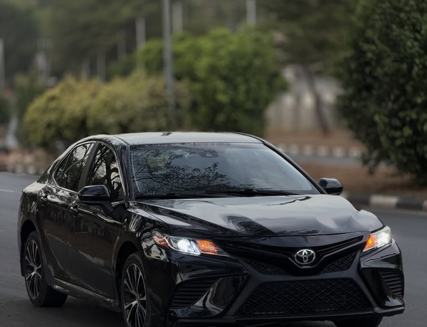 Foreign Used Toyota Camry SE – 2020 for Sale In Abuja