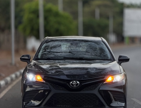 Foreign Used Toyota Camry SE – 2020 for Sale In Abuja