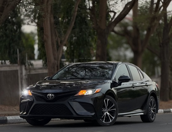 Foreign Used Toyota Camry SE – 2020 for Sale In Abuja