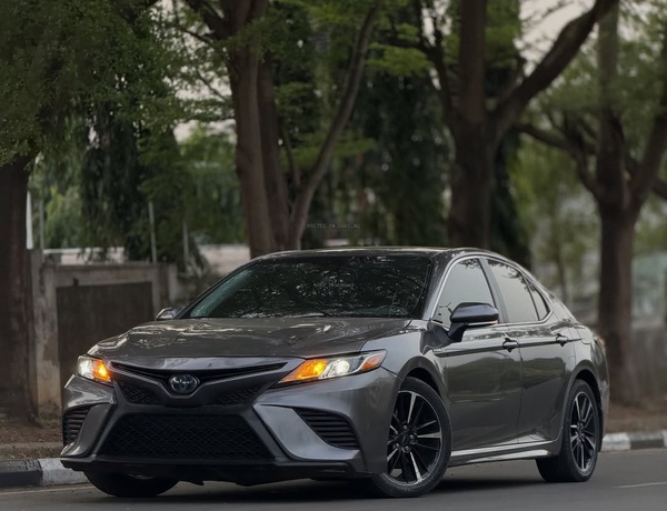 TOYOTA CAMRY SE 2021 HYBRID FOR SALE – FOREIGN USED, READY TO GO