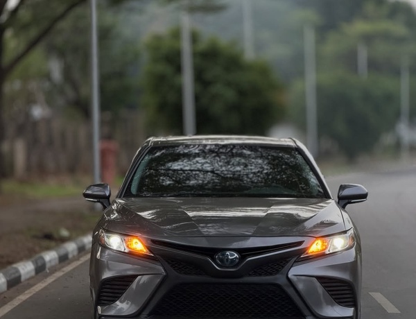 TOYOTA CAMRY SE 2021 HYBRID FOR SALE – FOREIGN USED, READY TO GO