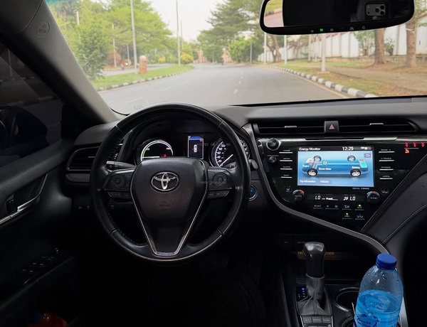 TOYOTA CAMRY SE 2021 HYBRID FOR SALE – FOREIGN USED, READY TO GO