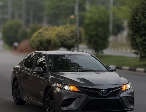 TOYOTA CAMRY SE 2021 HYBRID FOR SALE – FOREIGN USED, READY TO GO