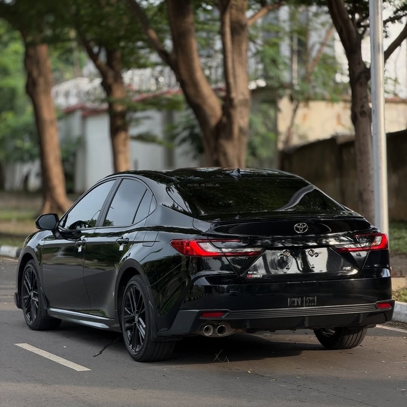 Toyota Camry SE (2025)  Foreign Used 🇯🇵 Premium Sport Sedan Available image