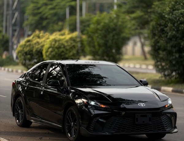 Toyota Camry SE (2025)  Foreign Used 🇯🇵 Premium Sport Sedan Available