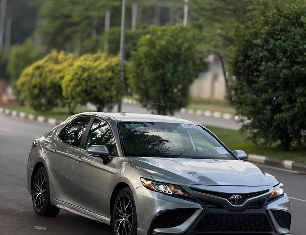 2022 TOYOTA CAMRY SE – FOREIGN USED | SPORTY & RELIABLE SEDAN 