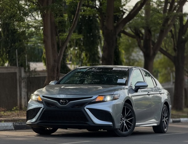 2022 TOYOTA CAMRY SE – FOREIGN USED | SPORTY & RELIABLE SEDAN 