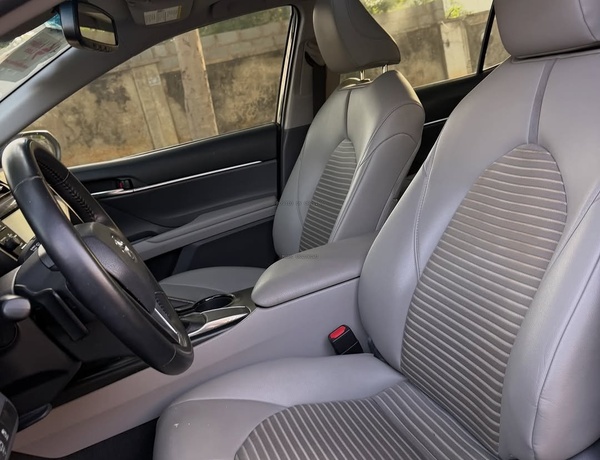 2019 TOYOTA CAMRY SE – FOREIGN USED | SPORT SEDAN