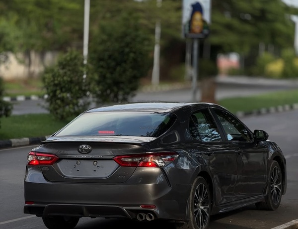 2019 TOYOTA CAMRY SE – FOREIGN USED | SPORT SEDAN