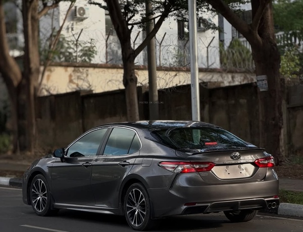 2019 TOYOTA CAMRY SE – FOREIGN USED | SPORT SEDAN