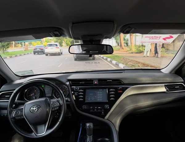 2019 TOYOTA CAMRY SE – FOREIGN USED | SPORT SEDAN