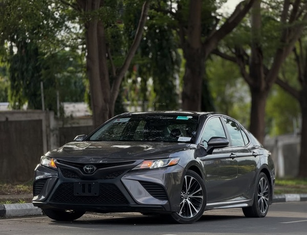2019 TOYOTA CAMRY SE – FOREIGN USED | SPORT SEDAN