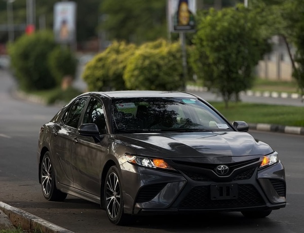 2019 TOYOTA CAMRY SE – FOREIGN USED | SPORT SEDAN