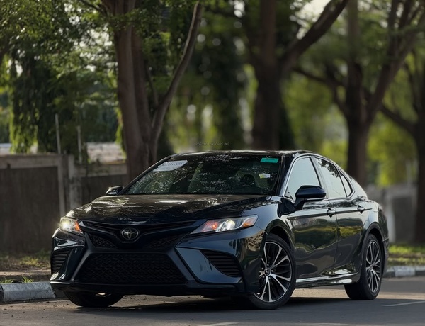 2019 TOYOTA CAMRY SE – FOREIGN USED | SPORT SEDAN 