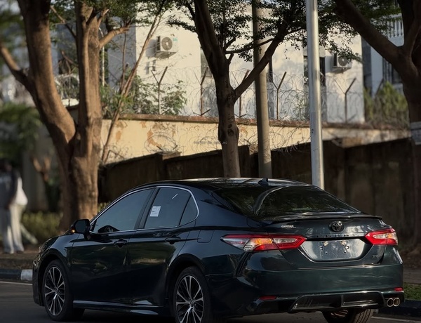 2019 TOYOTA CAMRY SE – FOREIGN USED | SPORT SEDAN 