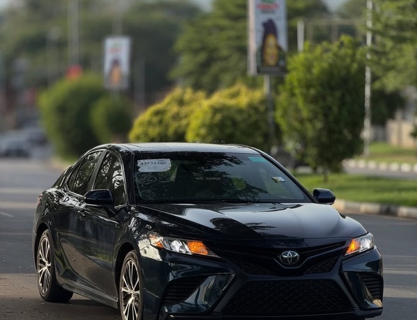 2019 TOYOTA CAMRY SE – FOREIGN USED | SPORT SEDAN 