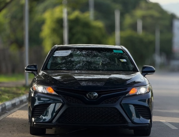 2019 TOYOTA CAMRY SE – FOREIGN USED | SPORT SEDAN 