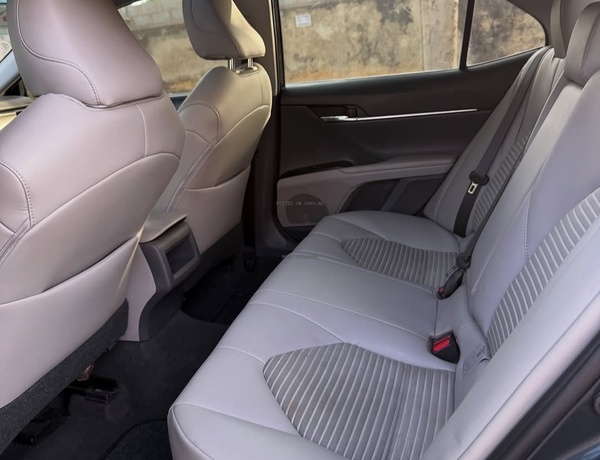 2019 TOYOTA CAMRY SE – FOREIGN USED | SPORT SEDAN 