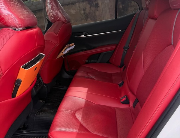 TOYOTA CAMRY 2021 TOKUNBO – SHARP BODY, WELL MAINTAINED UNIT
