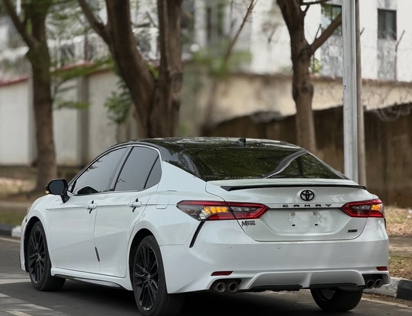 TOYOTA CAMRY 2021 TOKUNBO – SHARP BODY, WELL MAINTAINED UNIT