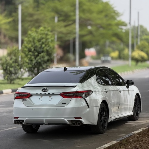 TOYOTA CAMRY 2021 TOKUNBO – SHARP BODY, WELL MAINTAINED UNIT