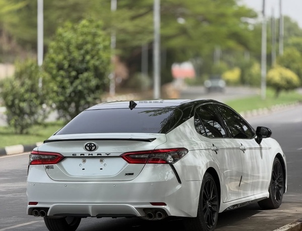 TOYOTA CAMRY 2021 TOKUNBO – SHARP BODY, WELL MAINTAINED UNIT