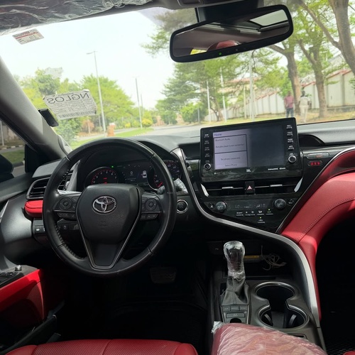 TOYOTA CAMRY 2021 TOKUNBO – SHARP BODY, WELL MAINTAINED UNIT