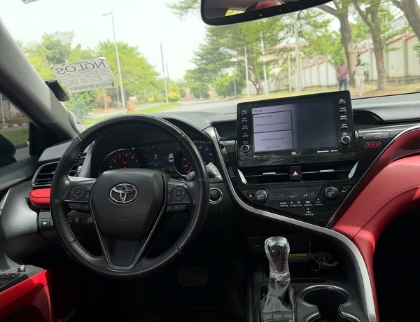 TOYOTA CAMRY 2021 TOKUNBO – SHARP BODY, WELL MAINTAINED UNIT