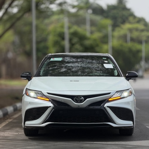 TOYOTA CAMRY 2021 TOKUNBO – SHARP BODY, WELL MAINTAINED UNIT