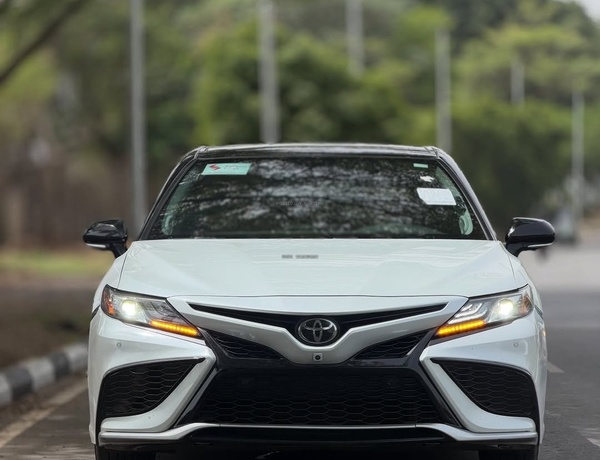 TOYOTA CAMRY 2021 TOKUNBO – SHARP BODY, WELL MAINTAINED UNIT