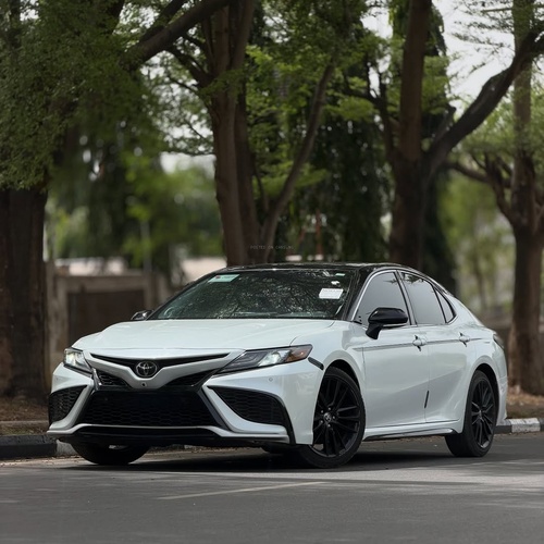 TOYOTA CAMRY 2021 TOKUNBO – SHARP BODY, WELL MAINTAINED UNIT