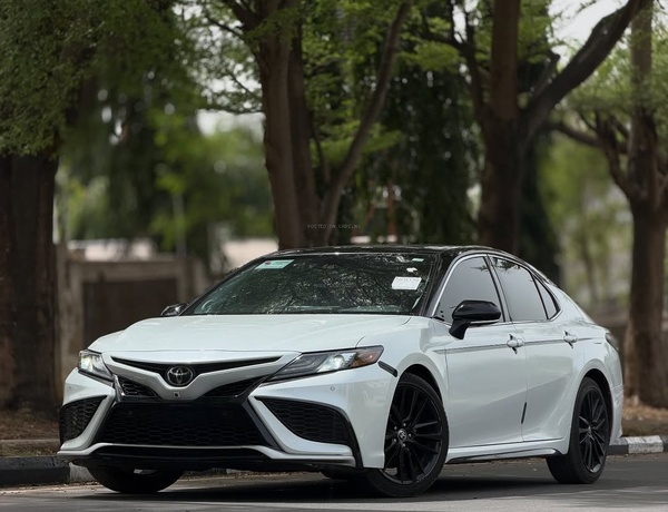 TOYOTA CAMRY 2021 TOKUNBO – SHARP BODY, WELL MAINTAINED UNIT