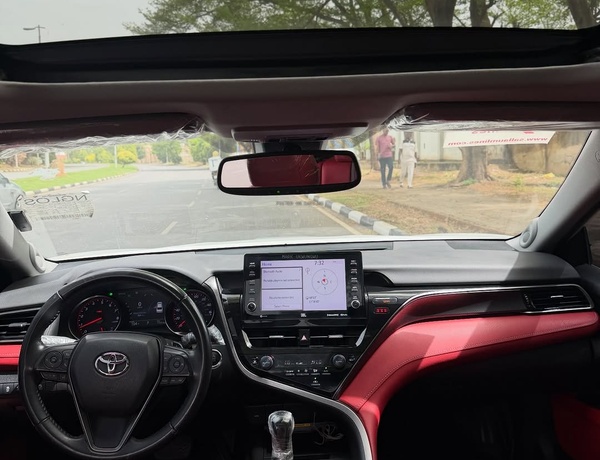 TOYOTA CAMRY 2021 TOKUNBO – SHARP BODY, WELL MAINTAINED UNIT